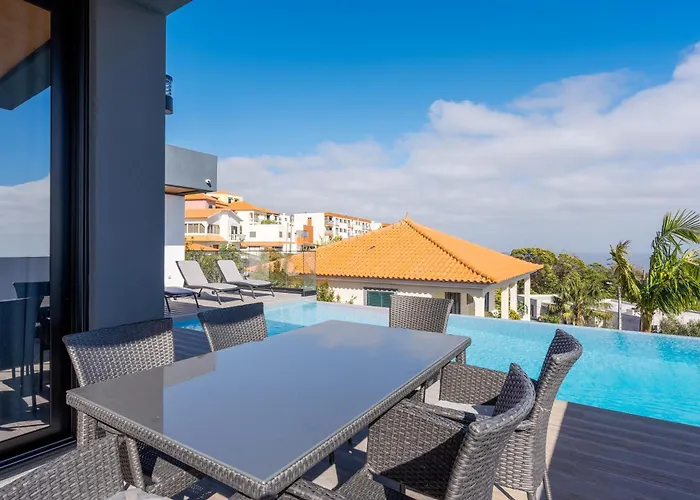 Robbie's Place By Madeira * Santa Cruz (Madeira)