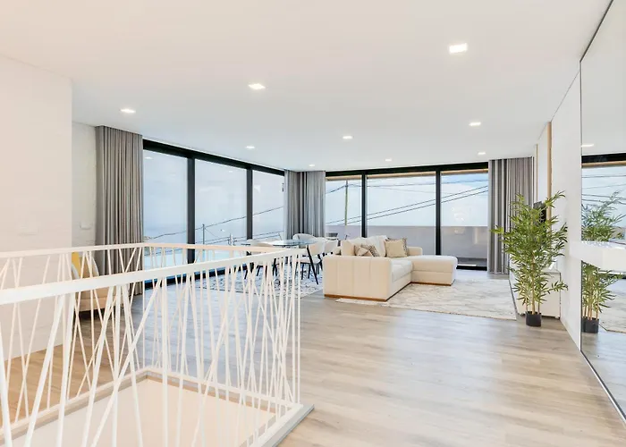 Robbie's Place By Madeira