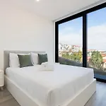 Robbie's Place By Madeira Nyaraló