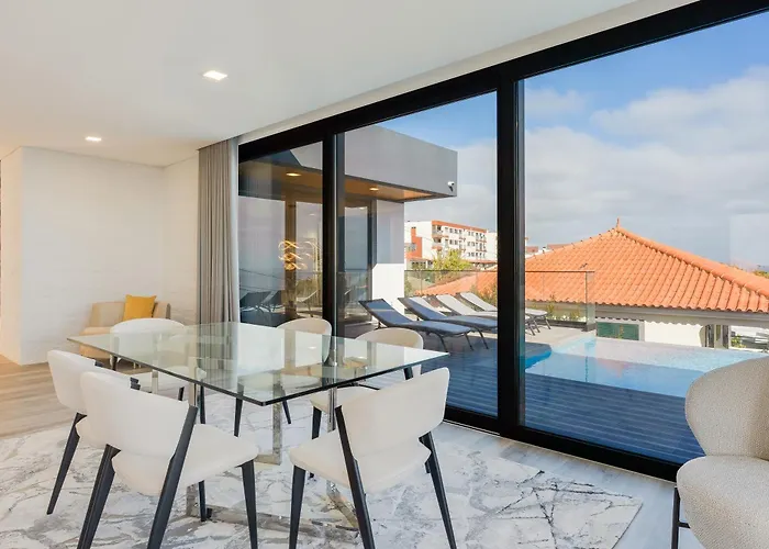 Robbie's Place By Madeira